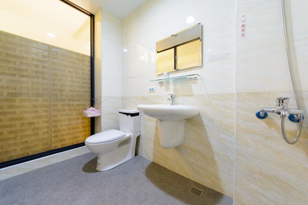 Play House Hotell Tainan Exteriör bild
